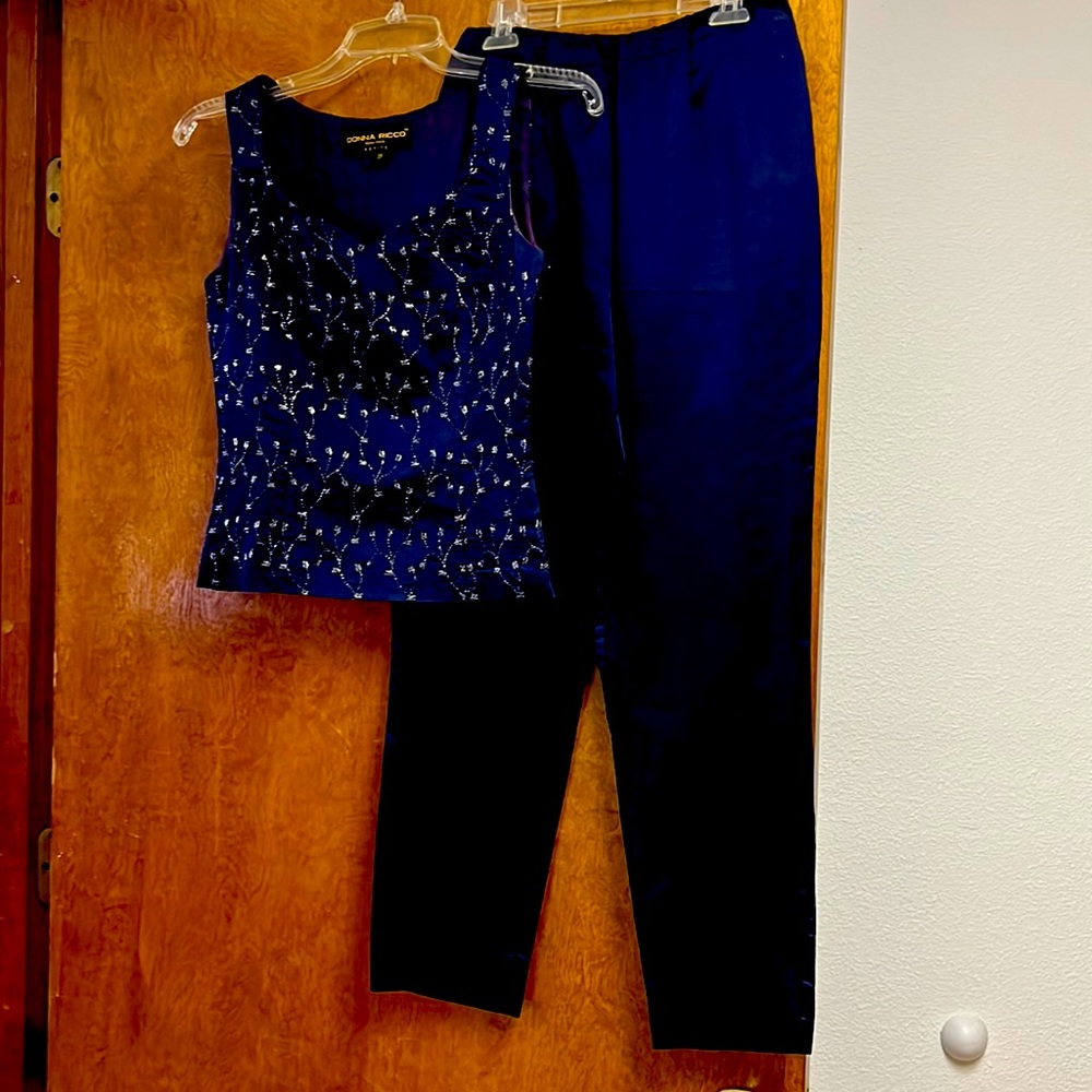 Donna Rico 2 piece silk pant suit in Navy Blue size 2 and like new!